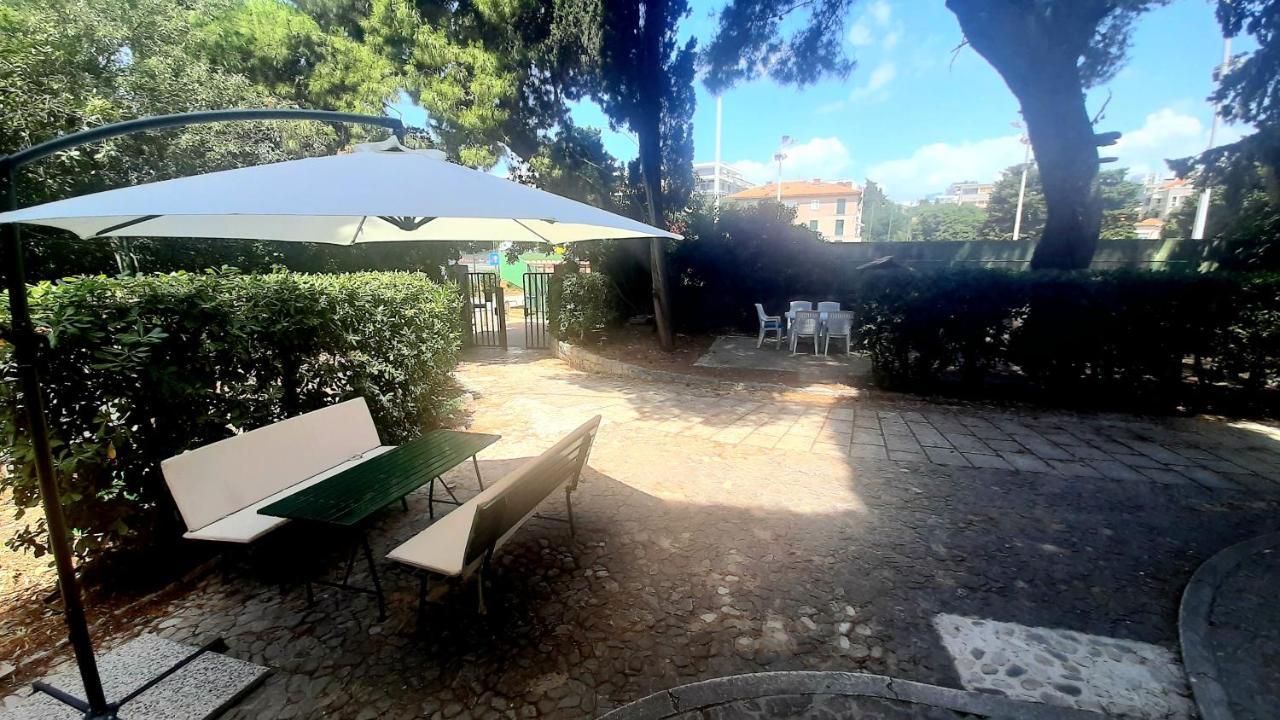 ספליט Old Captain'S Apartments - In A Pine Wood By The Sea And Tennis Courts מראה חיצוני תמונה